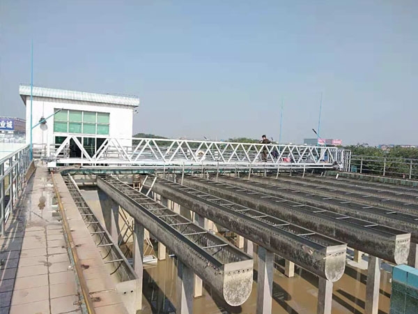 桁車(chē)式刮泥機(jī)