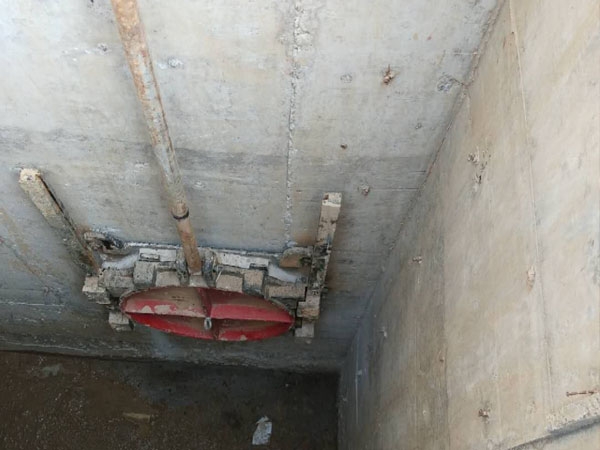 鑄鐵鑲銅閘門(mén)